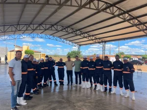 Profissionais da limpeza pública de Aroeiras do Itaim recebem novos uniformes e EPI’s.