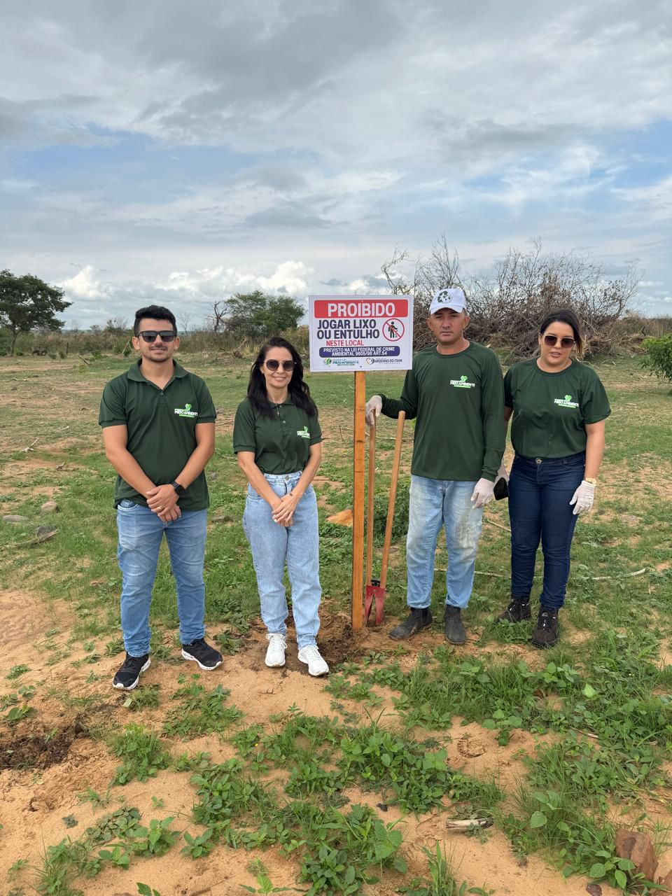 Secretaria do Meio Ambiente de Aroeiras do Itaim realiza limpeza e ação de conscientização no campo de futebol da comunidade Chapada
