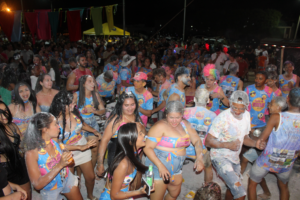 Prefeitura de Aroeiras do Itaim realiza o Itaim Folia e leva multidão a praça do evento
